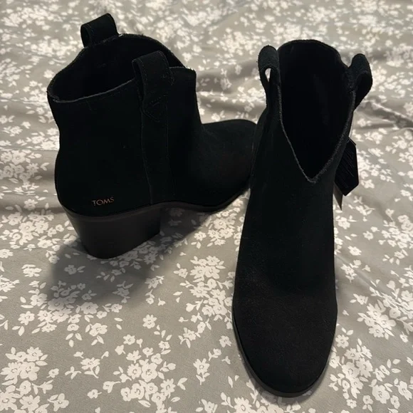 Toms Black Women’s Suede Ankle Booties SOLD OUT with Heel Support CUTE size 9 - Picture 13 of 17